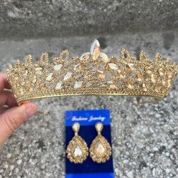 Amara Gold Taç ve Damla Mekik Küpe Takımı – Işıltılı Abiye Gelin Seti-AMARA-12 Amara Gold Taç ve Damla Mekik Küpe Takımı – Işıltılı Abiye Gelin Seti-AMARA-12