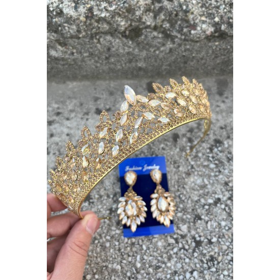 Amara Gold Taç ve Geniş Mekik Küpe Takımı – Işıltılı Abiye Gelin Seti-AMARA-13 Amara Gold Taç ve Geniş Mekik Küpe Takımı – Işıltılı Abiye Gelin Seti-AMARA-13