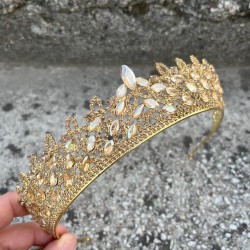 Amara Özel Tasarım Taç – Gold Taşlı Kına, Nişan, Düğün İçin Saç Aksesuarı-AMARA-2 Amara Özel Tasarım Taç – Gold Taşlı Kına, Nişan, Düğün İçin Saç Aksesuarı-AMARA-2