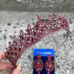 Amara Bordo Taç ve İnce Mekik Küpe Takımı – Işıltılı Abiye Gelin Seti-AMARA-23 Amara Bordo Taç ve İnce Mekik Küpe Takımı – Işıltılı Abiye Gelin Seti-AMARA-23