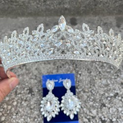 Amara Gümüş Taç ve Geniş Mekik Küpe Takımı – Işıltılı Abiye Gelin Seti-AMARA-32 Amara Gümüş Taç ve Geniş Mekik Küpe Takımı – Işıltılı Abiye Gelin Seti-AMARA-32