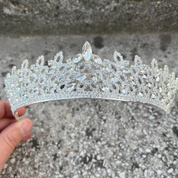 Amara Özel Tasarım Taç – Gümüş Taşlı Kına, Nişan, Düğün İçin Saç Aksesuarı-AMARA-7 Amara Özel Tasarım Taç – Gümüş Taşlı Kına, Nişan, Düğün İçin Saç Aksesuarı-AMARA-7