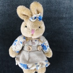 Kıyafetli Peluş Tavşan-AYC-1001 Kıyafetli Peluş Tavşan-AYC-1001