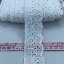 Beyaz Küçük Çiçek Desenli Kenar Güpür-AYD-1006