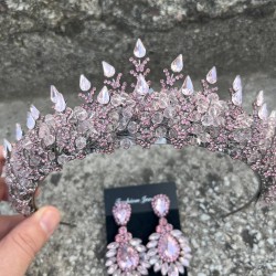 Belicia Pembe Gelin Kına Tacı Özel Gün Aksesuar Kadın Taç Ve Geniş Mekik Küpe Takımı-BELICIA-35 Belicia Pembe Gelin Kına Tacı Özel Gün Aksesuar Kadın Taç Ve Geniş Mekik Küpe Takımı-BELICIA-35