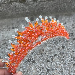 Daisy Taşlı Gelin Tacı – Turuncu Kına Düğün Taç Modeli,Saç Aksesuarı-DAISY-11 Daisy Taşlı Gelin Tacı – Turuncu Kına Düğün Taç Modeli,Saç Aksesuarı-DAISY-11