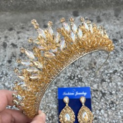 Daisy Altın Sarısı Taç ve Damla Mekik Küpe Takımı – Işıltılı Abiye Gelin Seti-DAISY-20 Daisy Altın Sarısı Taç ve Damla Mekik Küpe Takımı – Işıltılı Abiye Gelin Seti-DAISY-20