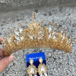 Daisy Altın Sarısı Taç ve Üç Mekik Küpe Takımı – Işıltılı Abiye Gelin Seti-DAISY-22 Daisy Altın Sarısı Taç ve Üç Mekik Küpe Takımı – Işıltılı Abiye Gelin Seti-DAISY-22