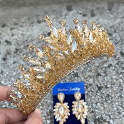 Daisy Altın Sarısı Taç ve İnce Mekik Küpe Takımı – Işıltılı Abiye Gelin Seti-DAISY-23 Daisy Altın Sarısı Taç ve İnce Mekik Küpe Takımı – Işıltılı Abiye Gelin Seti-DAISY-23