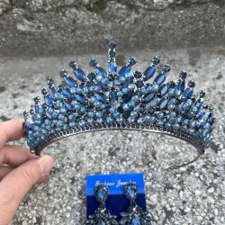 Daisy Lacivert Taç ve Geniş Mekik Küpe Takımı – Işıltılı Abiye Gelin Seti-DAISY-24 Daisy Lacivert Taç ve Geniş Mekik Küpe Takımı – Işıltılı Abiye Gelin Seti-DAISY-24