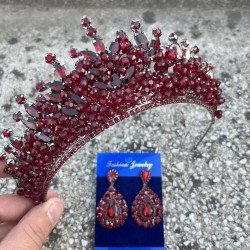 Daisy Bordo Taç ve Damla Mekik Küpe Takımı – Işıltılı Abiye Gelin Seti-DAISY-32 Daisy Bordo Taç ve Damla Mekik Küpe Takımı – Işıltılı Abiye Gelin Seti-DAISY-32