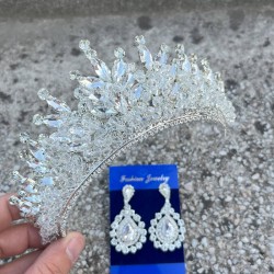 Daisy Gümüş Taç ve Damla Mekik Küpe Takımı – Işıltılı Abiye Gelin Seti-DAISY-39 Daisy Gümüş Taç ve Damla Mekik Küpe Takımı – Işıltılı Abiye Gelin Seti-DAISY-39