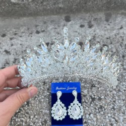 Daisy Gümüş Taç ve Damla Mekik Küpe Takımı – Işıltılı Abiye Gelin Seti-DAISY-39 Daisy Gümüş Taç ve Damla Mekik Küpe Takımı – Işıltılı Abiye Gelin Seti-DAISY-39