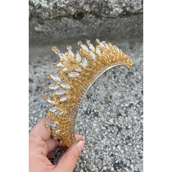 Daisy Taşlı Gelin Tacı – Gold Kına Düğün Taç Modeli, Parlak Saç Aksesuarı-DAISY-5 Daisy Taşlı Gelin Tacı – Gold Kına Düğün Taç Modeli, Parlak Saç Aksesuarı-DAISY-5