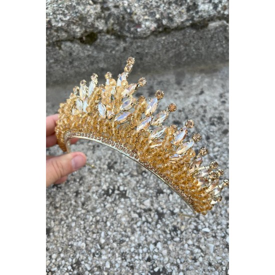 Daisy Taşlı Gelin Tacı – Gold Kına Düğün Taç Modeli, Parlak Saç Aksesuarı-DAISY-5 Daisy Taşlı Gelin Tacı – Gold Kına Düğün Taç Modeli, Parlak Saç Aksesuarı-DAISY-5