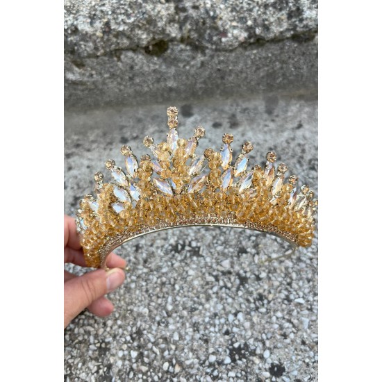 Daisy Taşlı Gelin Tacı – Gold Kına Düğün Taç Modeli, Parlak Saç Aksesuarı-DAISY-5 Daisy Taşlı Gelin Tacı – Gold Kına Düğün Taç Modeli, Parlak Saç Aksesuarı-DAISY-5