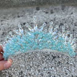 Daisy Taşlı Gelin Tacı – Su Yeşili Kına Düğün Taç Modeli, Parlak Saç Aksesuarı-DAISY-6 Daisy Taşlı Gelin Tacı – Su Yeşili Kına Düğün Taç Modeli, Parlak Saç Aksesuarı-DAISY-6