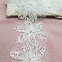 Kırık Beyaz Çiçek Model Güpür Dantel-DAN-148