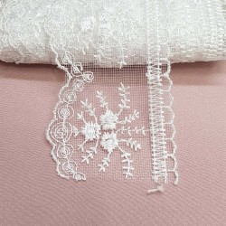 Krem Çiçek Desenli Dar Dantel-DAN-324