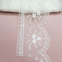 Kırık Beyaz Çiçek Desenli Dar Dantel-DAN-325