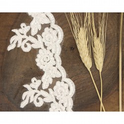 Kırık Beyaz Çiçekli Fransız Güpür 1015-DAN-380