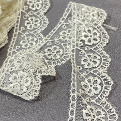 Küçük Papatya Desenli Kenar Güpür Dantel Fisto 1 Top 9 Metre-DAN-524