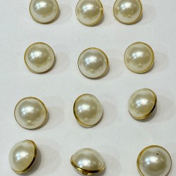 Krem İnci Plastik Alttan Dikmeli Düğme 1 Paket 10 Adet-DGM-1080 Krem İnci Plastik Alttan Dikmeli Düğme 1 Paket 10 Adet-DGM-1080