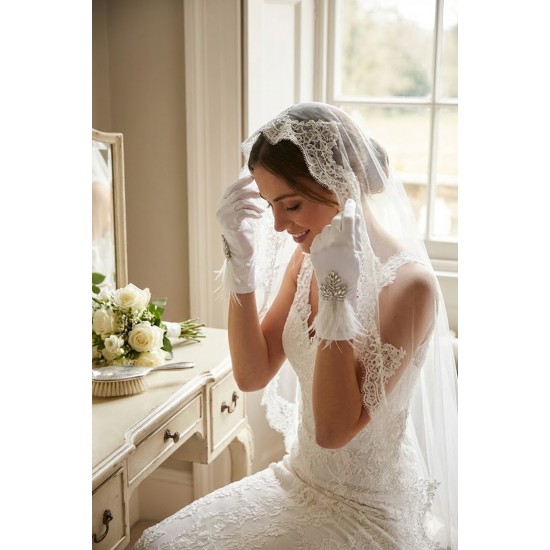 Elarisse Jewel Beyaz Satin Eldiven &ndash; Taşlı ve T&uuml;yl&uuml; Kısa L&uuml;ks Gelin ve Davet Aksesuarı-ELARISSE-1