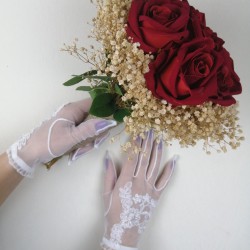 Kırmızı Kadife Güllü Krem Cipsolu Gelin Çiçeği ve Beyaz Eldiven Takımı-GBKT-1134