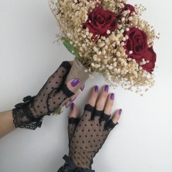 Kırmızı Kadife Güllü Krem Cipsolu Gelin Çiçeği ve Siyah Eldiven Takımı-GBKT-1139