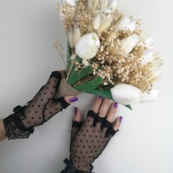 Islak Lale Cipslu Gelin Buketi ve Siyah Eldiven Takımı-GBKT-1142