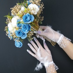 Mavi Beyaz Güllü Cipsolu Gelin Çiçeği ve Beyaz Tüylü Eldiven Takımı-GBKT-1153