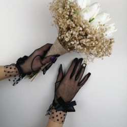 Islak Lale Cipslu Gelin Buketi ve Siyah Fiyonklu Eldiven Takımı-GBKT-1172