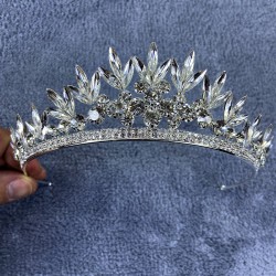 Gümüş Gri Rengi Yaprak Desenli Kristal Taşlı Gelin Ve Kına Tacı-GELINTACI-190 Gümüş Gri Rengi Yaprak Desenli Kristal Taşlı Gelin Ve Kına Tacı-GELINTACI-190