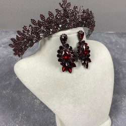 Bordo Jessie Model Şık Taşlı Kına Tacı Ve Üç Mekik Küpe Takımı-GELINTACI-659 Bordo Jessie Model Şık Taşlı Kına Tacı Ve Üç Mekik Küpe Takımı-GELINTACI-659