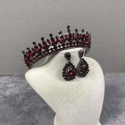 Bordo Catherine Taşlı Kına Gelin Tacı Ve Damla Taşlı Abiye Küpe Takımı-GELINTACI-830 Bordo Catherine Taşlı Kına Gelin Tacı Ve Damla Taşlı Abiye Küpe Takımı-GELINTACI-830