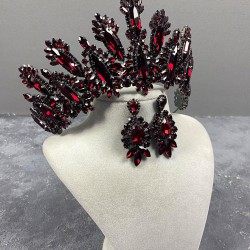 Bordo Diana Yüksek Taşlı Kına Gelin Tacı Ve Üç Mekikli Küpe Takımı-GELINTACI-858 Bordo Diana Yüksek Taşlı Kına Gelin Tacı Ve Üç Mekikli Küpe Takımı-GELINTACI-858