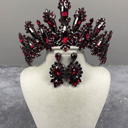 Bordo Diana Yüksek Taşlı Kına Gelin Tacı Ve Üç Mekikli Küpe Takımı-GELINTACI-858 Bordo Diana Yüksek Taşlı Kına Gelin Tacı Ve Üç Mekikli Küpe Takımı-GELINTACI-858