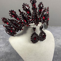 Bordo Diana Yüksek Taşlı Kına Gelin Tacı Ve Damla Taşlı Abiye Küpe Takımı-GELINTACI-872 Bordo Diana Yüksek Taşlı Kına Gelin Tacı Ve Damla Taşlı Abiye Küpe Takımı-GELINTACI-872