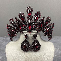 Bordo Diana Yüksek Taşlı Kına Gelin Tacı Ve Damla Taşlı Abiye Küpe Takımı-GELINTACI-872 Bordo Diana Yüksek Taşlı Kına Gelin Tacı Ve Damla Taşlı Abiye Küpe Takımı-GELINTACI-872