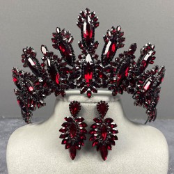 Bordo Diana Yüksek Taşlı Kına Gelin Tacı Ve İnce Mekikli Küpe Takımı-GELINTACI-880 Bordo Diana Yüksek Taşlı Kına Gelin Tacı Ve İnce Mekikli Küpe Takımı-GELINTACI-880