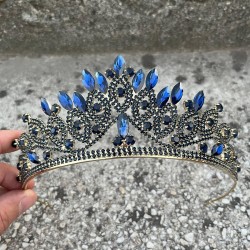 Grace Lacivert Gold Taç – Işıltılı Taşlı Gelin Kına Tacı, Düğün Abiye Aksesuarı Modeli-GRACE-1 Grace Lacivert Gold Taç – Işıltılı Taşlı Gelin Kına Tacı, Düğün Abiye Aksesuarı Modeli-GRACE-1