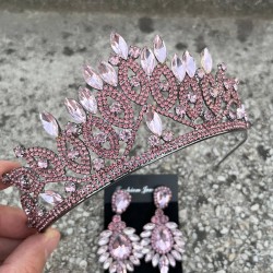 Grace Pembe Gelin Tacı ve Geniş Mekik Küpe Seti – Taşlı Düğün Abiye Aksesuar-GRACE-14 Grace Pembe Gelin Tacı ve Geniş Mekik Küpe Seti – Taşlı Düğün Abiye Aksesuar-GRACE-14