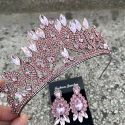 Grace Pembe Gelin Tacı ve Üç Mekik Küpe Seti – Taşlı Düğün Abiye Aksesuar-GRACE-15 Grace Pembe Gelin Tacı ve Üç Mekik Küpe Seti – Taşlı Düğün Abiye Aksesuar-GRACE-15