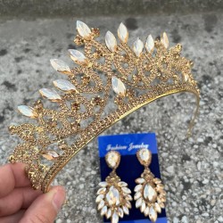 Grace Gold Gelin Tacı ve Geniş Mekik Küpe Seti – Taşlı Düğün Abiye Aksesuar-GRACE-22 Grace Gold Gelin Tacı ve Geniş Mekik Küpe Seti – Taşlı Düğün Abiye Aksesuar-GRACE-22