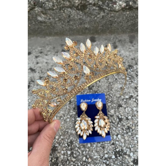Grace Gold Gelin Tacı ve Geniş Mekik Küpe Seti – Taşlı Düğün Abiye Aksesuar-GRACE-22 Grace Gold Gelin Tacı ve Geniş Mekik Küpe Seti – Taşlı Düğün Abiye Aksesuar-GRACE-22