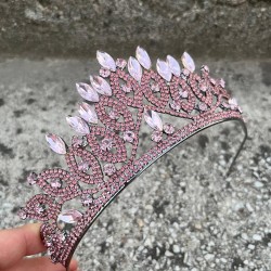 Grace Pembe Taç – Işıltılı Taşlı Gelin Kına Tacı, Düğün Abiye Aksesuarı Modeli-GRACE-4 Grace Pembe Taç – Işıltılı Taşlı Gelin Kına Tacı, Düğün Abiye Aksesuarı Modeli-GRACE-4