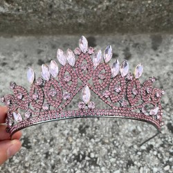Grace Pembe Taç – Işıltılı Taşlı Gelin Kına Tacı, Düğün Abiye Aksesuarı Modeli-GRACE-4 Grace Pembe Taç – Işıltılı Taşlı Gelin Kına Tacı, Düğün Abiye Aksesuarı Modeli-GRACE-4