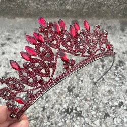 Grace Bordo Taç – Işıltılı Taşlı Gelin Kına Tacı, Düğün Abiye Aksesuarı Modeli-GRACE-5 Grace Bordo Taç – Işıltılı Taşlı Gelin Kına Tacı, Düğün Abiye Aksesuarı Modeli-GRACE-5