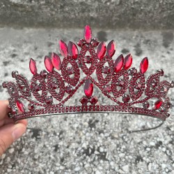 Grace Bordo Taç – Işıltılı Taşlı Gelin Kına Tacı, Düğün Abiye Aksesuarı Modeli-GRACE-5 Grace Bordo Taç – Işıltılı Taşlı Gelin Kına Tacı, Düğün Abiye Aksesuarı Modeli-GRACE-5